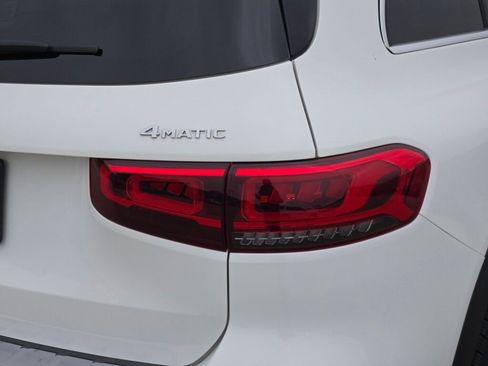 Used 2021 Mercedes-Benz GLB 250 4MATIC image 13