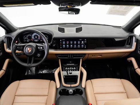 Used 2025 Porsche Cayenne image 21