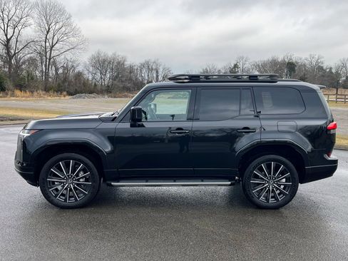 Used 2025 Lexus GX 550 w/ Accessory Package (31) image 7