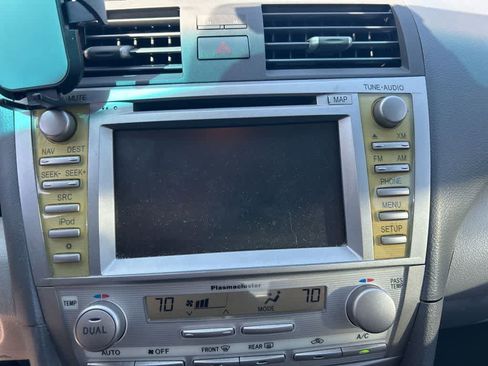 Used 2011 Toyota Camry XLE w/ XLE Extra-Value Pkg #2 image 19