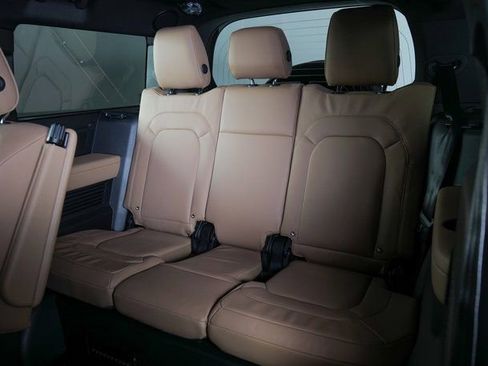 New 2026 Land Rover Defender 130 X-Dynamic SE image 20