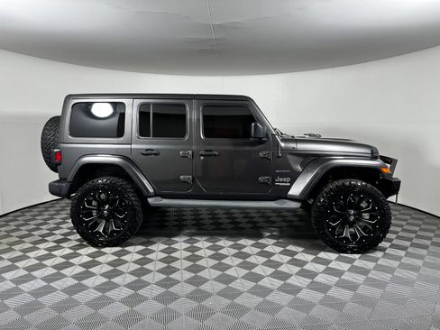 Used 2019 Jeep Wrangler Unlimited Sahara w/ Uconnect 4C Nav & Sound Group AWD/4WD image 4