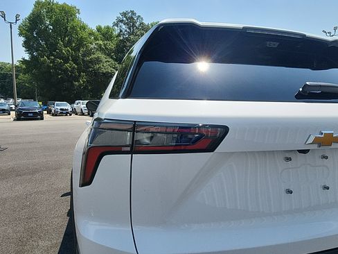 New 2026 Chevrolet Equinox LT w/ Convenience Package II FWD image 13