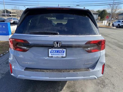 New 2026 Honda Odyssey Touring image 4