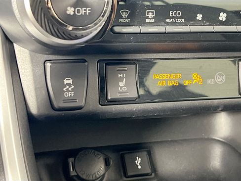 Used 2022 Toyota RAV4 XLE w/ Convenience Package AWD/4WD image 19