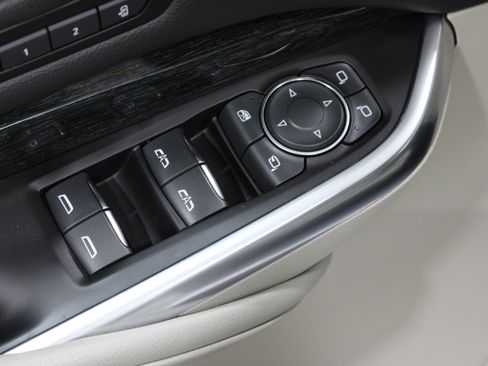 Certified 2023 Cadillac XT4 Premium Luxury w/ Enhanced Visibility Package FWD image 7
