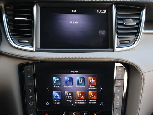 Certified 2023 INFINITI QX50 Luxe image 3