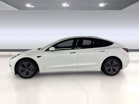 Used 2023 Tesla Model 3 Standard Range image 2