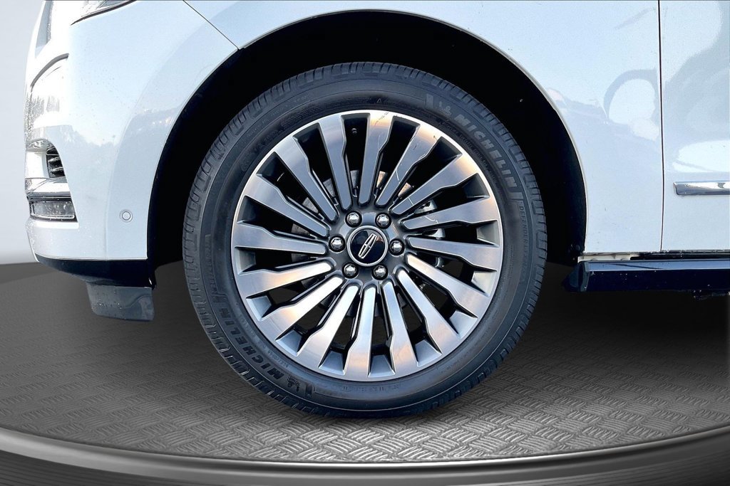 Used 2020 Lincoln Navigator Reserve AWD/4WD image 35