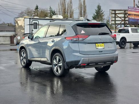 Used 2024 Nissan Rogue SL w/ SL Premium Package image 4