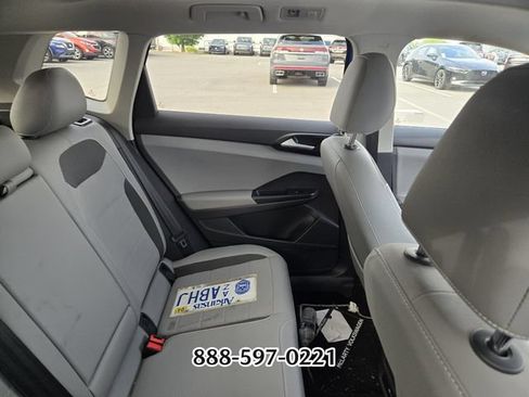 Certified 2023 Volkswagen Taos SE w/ Panoramic Sunroof Package FWD image 8