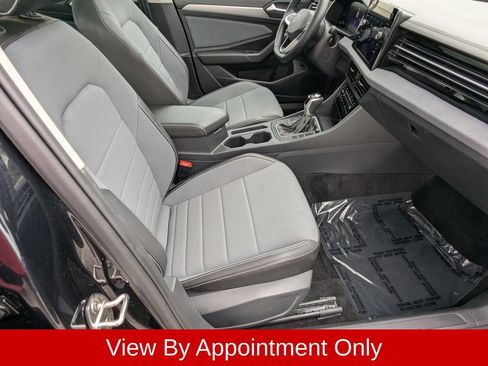 Used 2025 Volkswagen Jetta SE FWD image 30