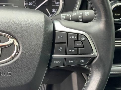 Used 2021 Toyota Highlander XLE AWD/4WD image 15