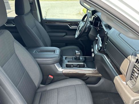 Used 2022 GMC Sierra 1500 Elevation w/ X31 Off-Road Package AWD/4WD image 9