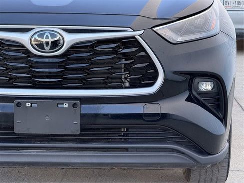 Used 2024 Toyota Highlander LE image 9