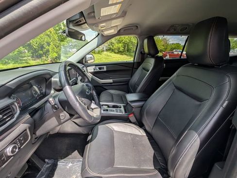 Used 2023 Ford Explorer Limited w/ Equipment Group 301A RWD image 10