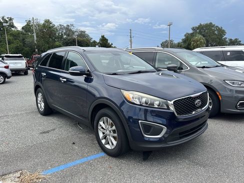 Used 2016 Kia Sorento FWD w/ LX Convenience Package image 2