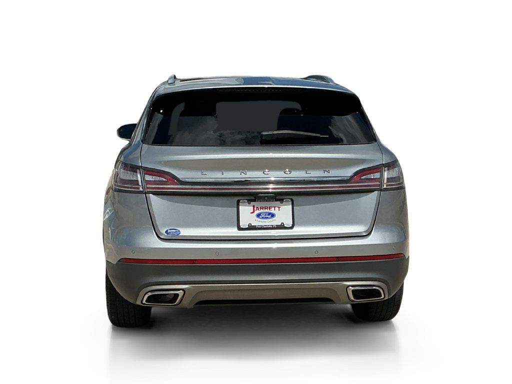 Used 2022 Lincoln Nautilus FWD w/ Premium Package image 6