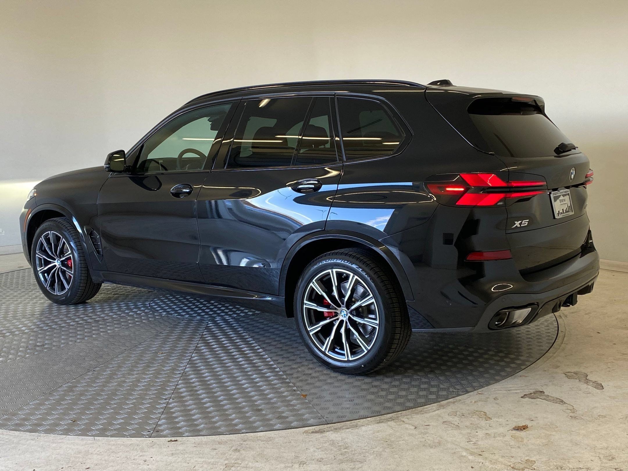 Used 2026 BMW X5 xDrive40i w/ M Sport Package AWD/4WD image 3