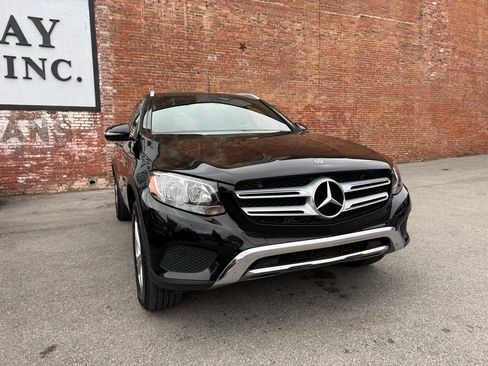 Used 2018 Mercedes-Benz GLC 300 4MATIC image 2
