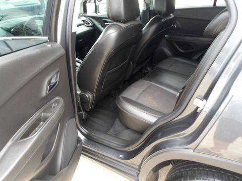 Used 2017 Chevrolet Trax LT w/ LT Convenience Package FWD image 11