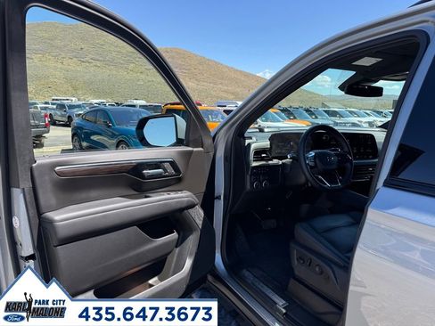 Used 2025 Chevrolet Suburban Z71 AWD/4WD image 11