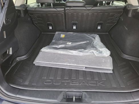 Used 2017 Subaru Outback 3.6R Limited image 12