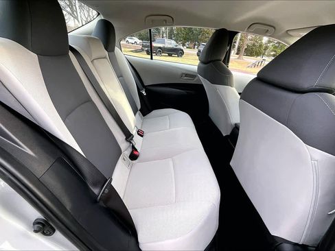 Used 2022 Toyota Corolla LE image 20