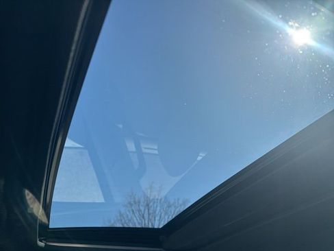 Used 2025 Toyota Sienna Limited image 34