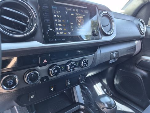 Used 2017 Toyota Tacoma TRD Off-Road w/ Tow Package (A/T) AWD/4WD image 11
