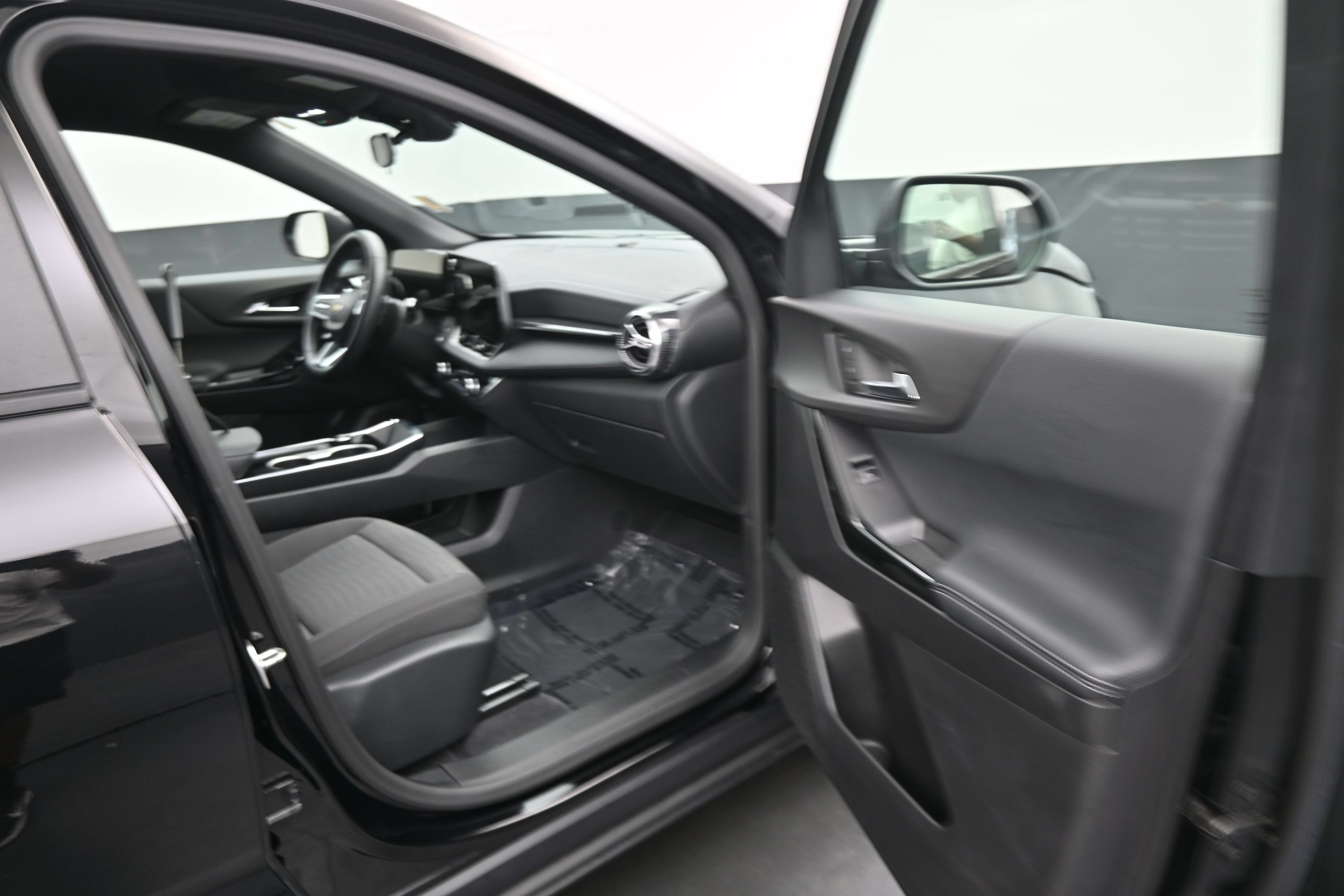 Used 2026 Chevrolet Equinox LT FWD image 12