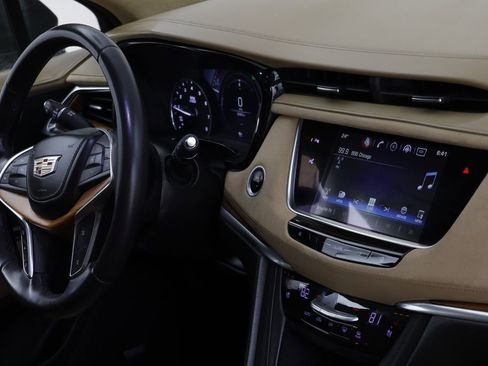 Used 2018 Cadillac XT5 Platinum w/ Driver Assist Package image 21
