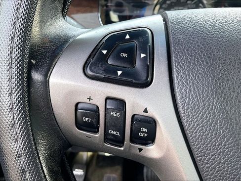 Used 2015 Ford Taurus Limited image 13