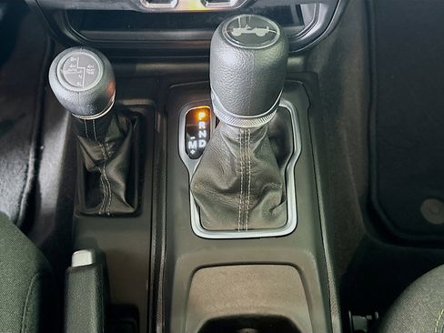 Used 2025 Jeep Wrangler Sahara image 24