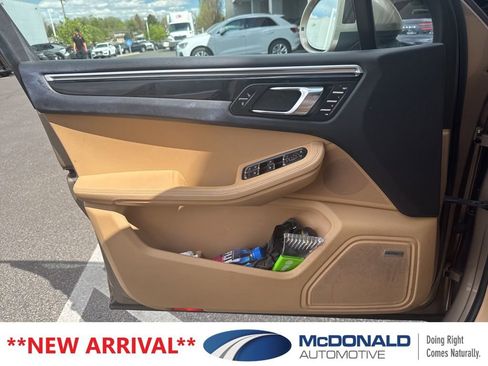 Used 2017 Porsche Macan S image 9