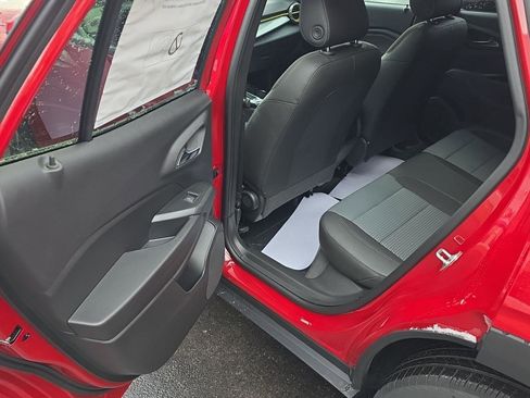 New 2026 Chevrolet Trax LT w/ Sunroof Package image 17