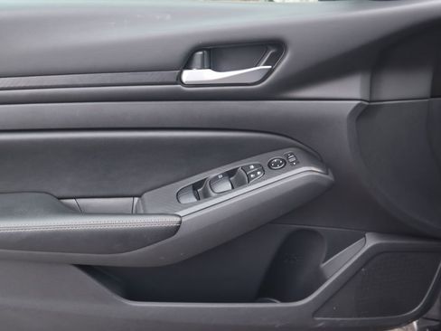 Used 2024 Nissan Altima 2.5 SV image 16