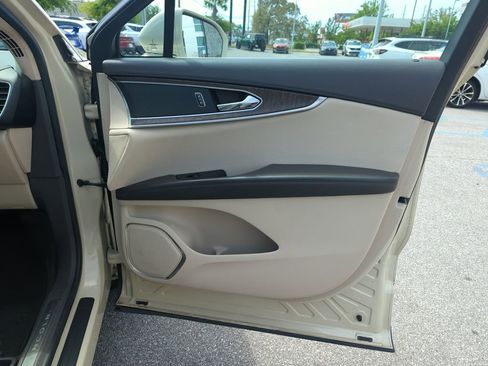 Used 2016 Lincoln MKX Reserve w/ Cargo Utility Package FWD image 35