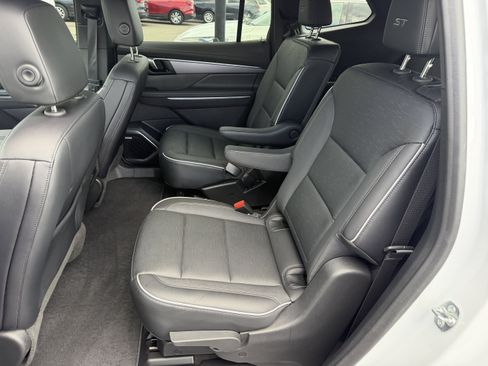 Used 2026 Buick Enclave Sport Touring AWD/4WD image 11