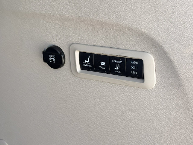 Used 2018 Chrysler Pacifica Limited FWD image 22