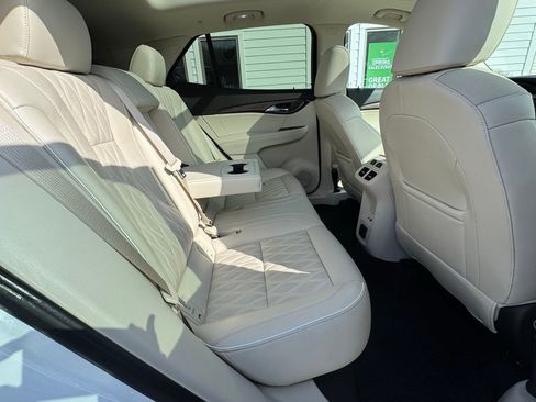 Used 2022 Buick Envision Avenir w/ Technology Package II image 37