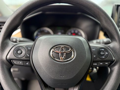 Used 2022 Toyota RAV4 LE image 37