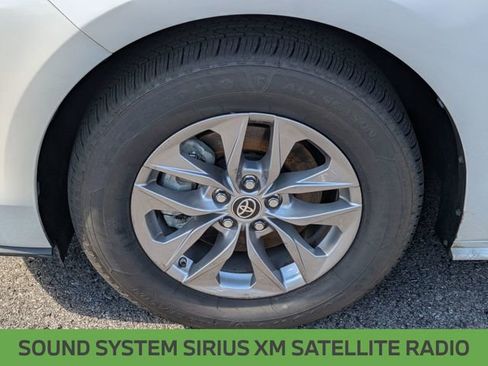 Used 2023 Toyota Sienna XLE image 10