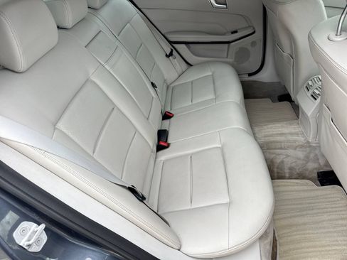 Used 2014 Mercedes-Benz E 350 4MATIC Sedan image 22
