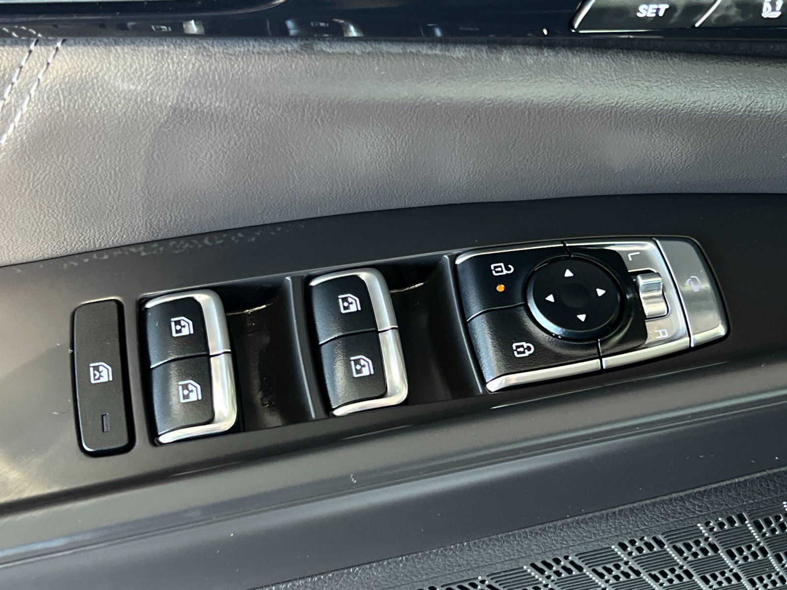 Certified 2026 Kia Carnival SX Prestige FWD image 11