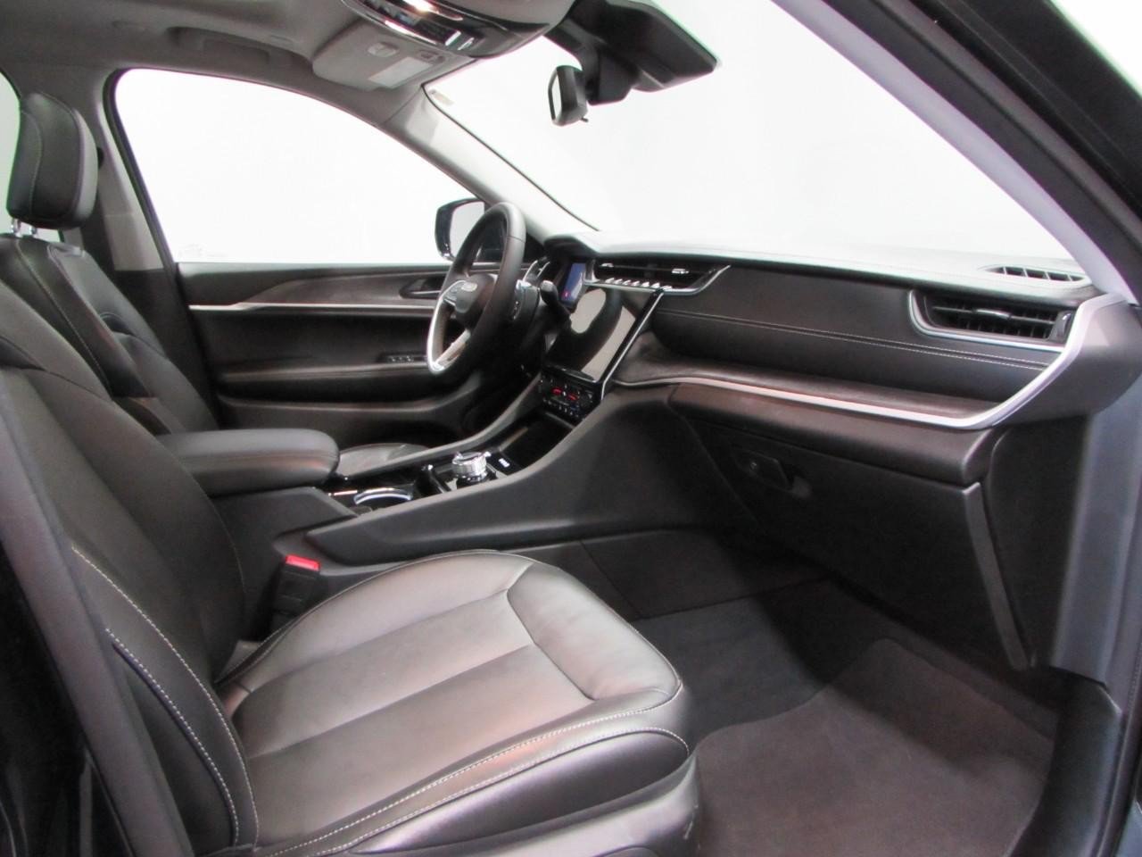 Used 2023 Jeep Grand Cherokee L Limited AWD/4WD image 18