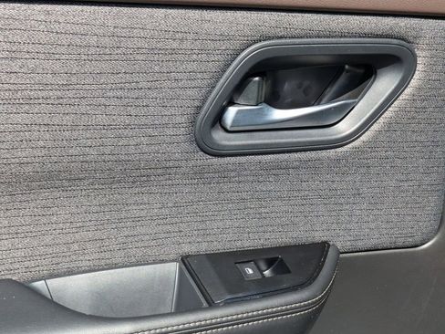 Used 2023 Nissan Rogue SV image 26