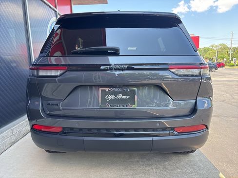 Used 2022 Jeep Grand Cherokee Altitude image 12