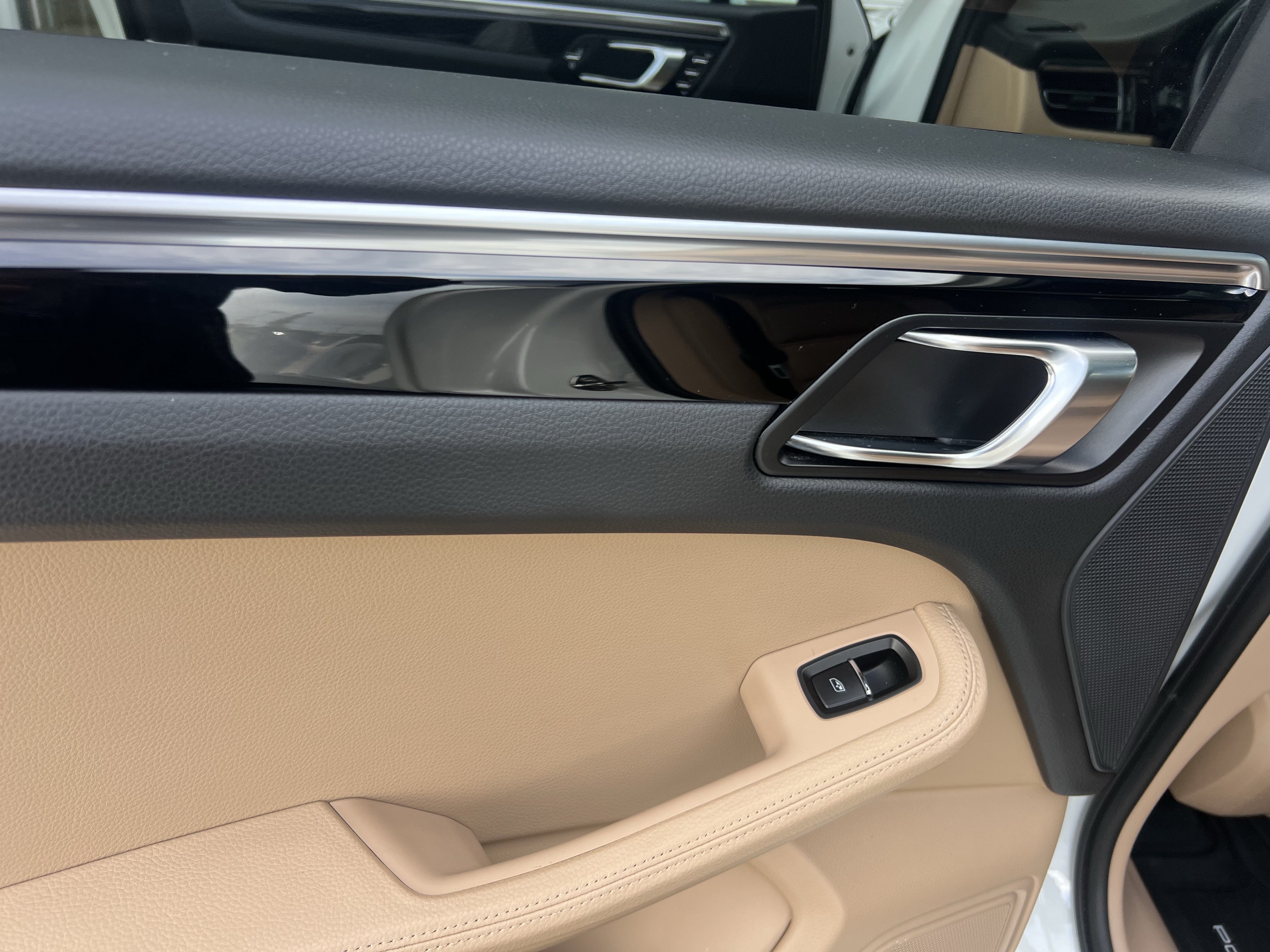 Used 2023 Porsche Macan AWD/4WD image 30