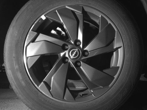 Used 2025 Nissan Rogue SV FWD image 15